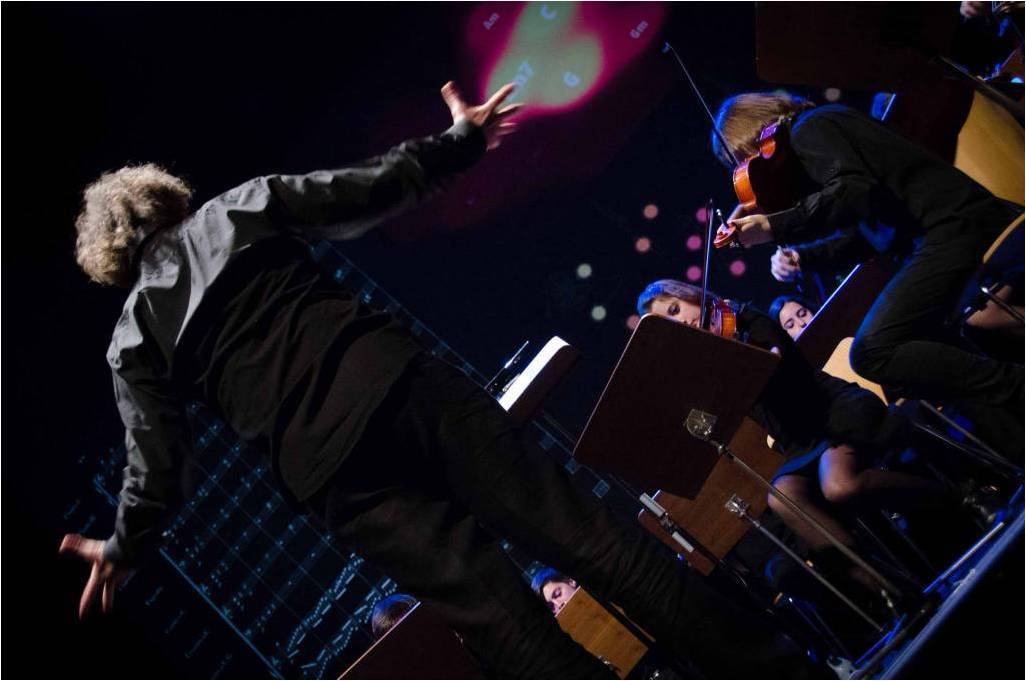 El papel de la intuición en la dirección virtual de una orquesta