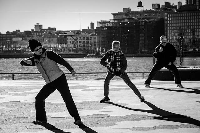 El tai chi permite reducir caídas en adultos mayores y en riesgo