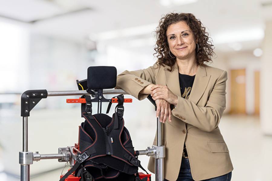 Elena García Armada ha diseñado el primer exoesqueleto infantil adaptable del mundo