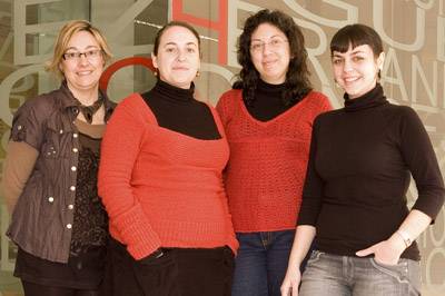 La investigadora Ángela Nieto (primera por la izquierda) junto su equipo