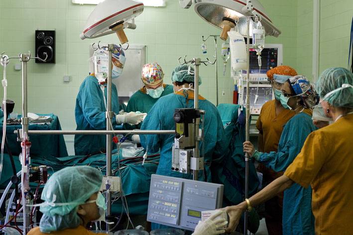 España autoriza el primer trasplante de piernas doble del mundo