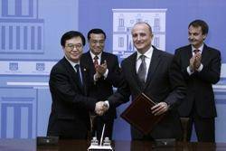 España y China firman dieciséis acuerdos por valor de 5.654 millones de euros