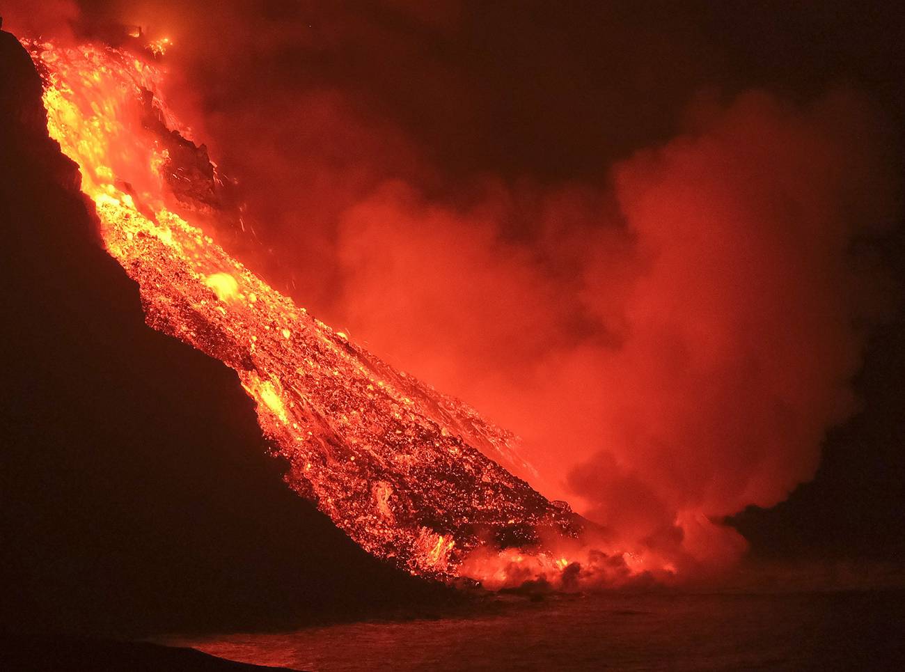 La lava a su llegada al mar