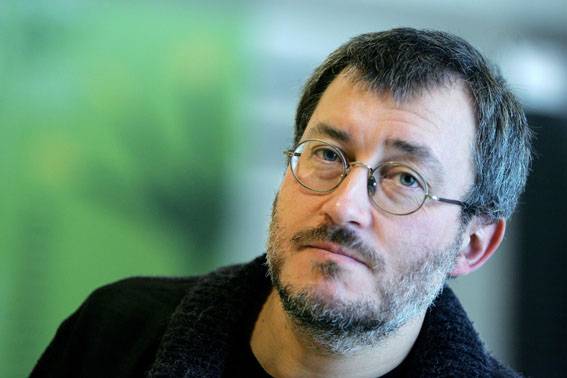 Estudian la guerra de guerrillas de la poesía española contemporánea