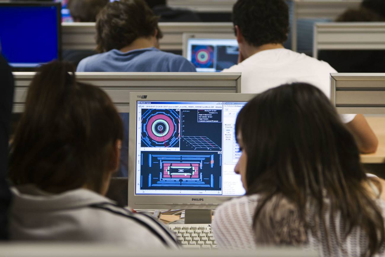 Estudiantes de secundaria se convierten en físicos por un día con datos del LHC