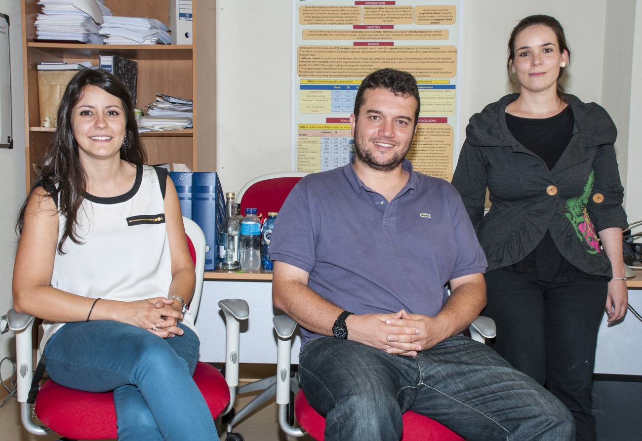 Evalúan nuevas terapias psicológicas para los cuidadores de familiares con alzhéimer