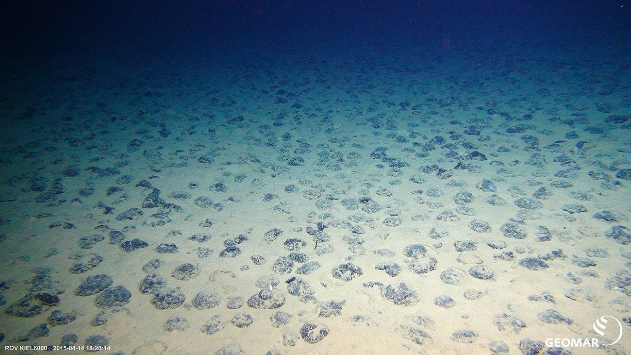 Nódulos metálicos en el fondo marino