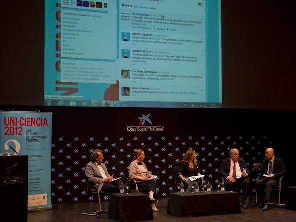 Mesa de debate sobre formas de democracia y participación ciudadana. Imagen: UNI-CIENCIA/John Rojas-Uribe.