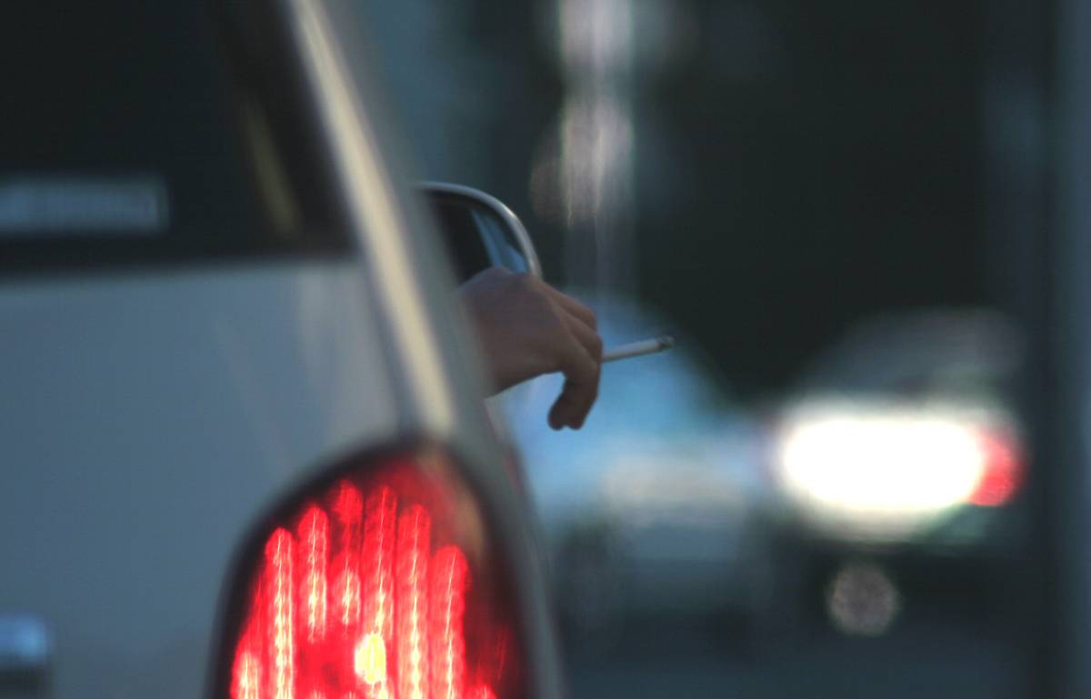 Fumar en el coche triplica el límite de partículas dañinas respirables recomendado por la OMS