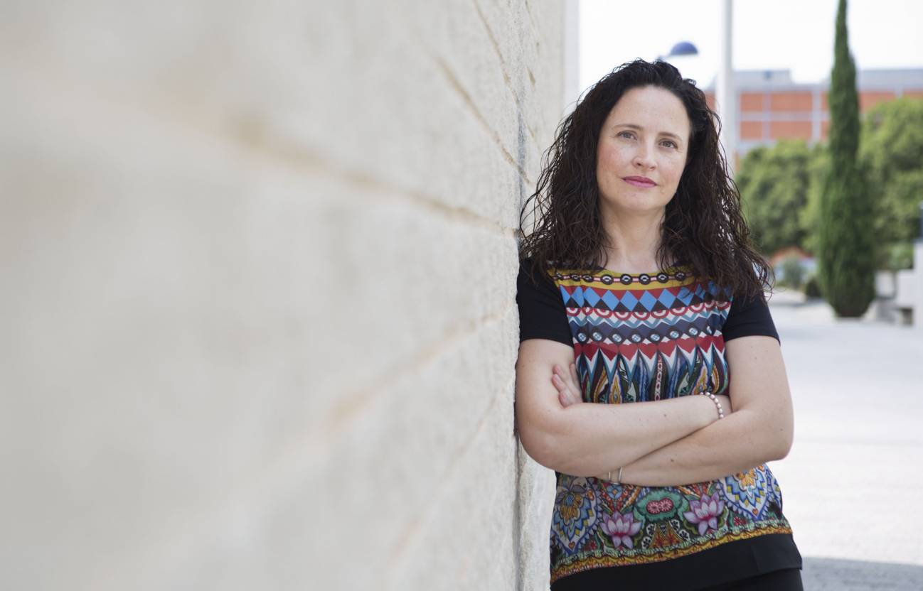 La investigadora de la UJI Irene Comins en el campus universitario de Castellón.