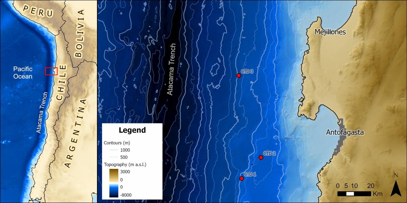 Mapa batimétrico que muestra la localización de los puntos de muestreo a lo largo del eje de la Fosa de Atacama.