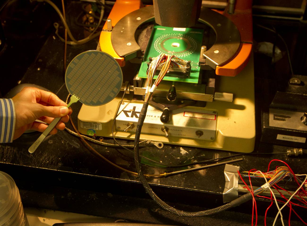 Ingenieros estadounidenses construyen el primer ordenador con nanotubos de carbono