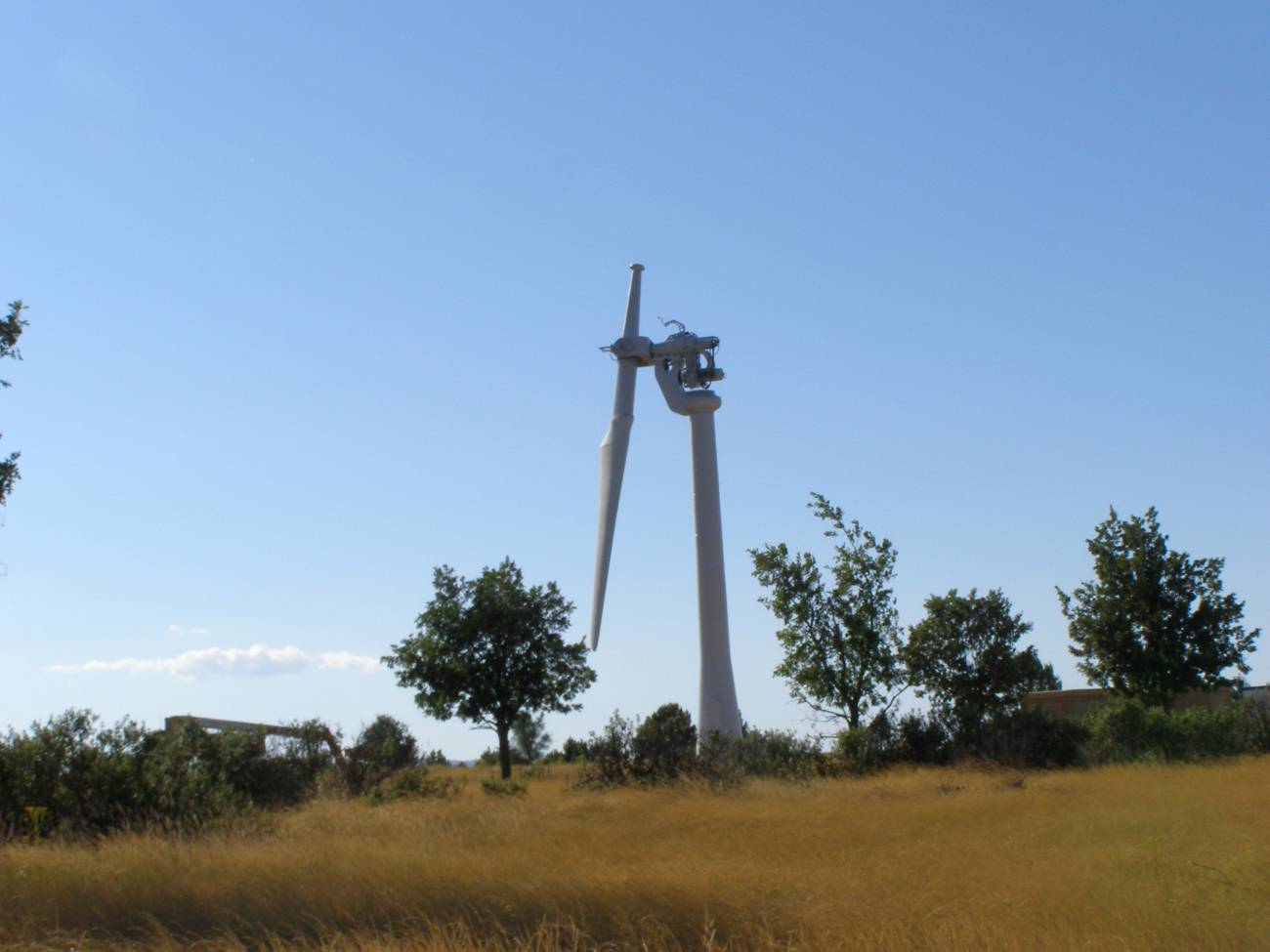 Instalan en Soria un novedoso aerogenerador de una pala