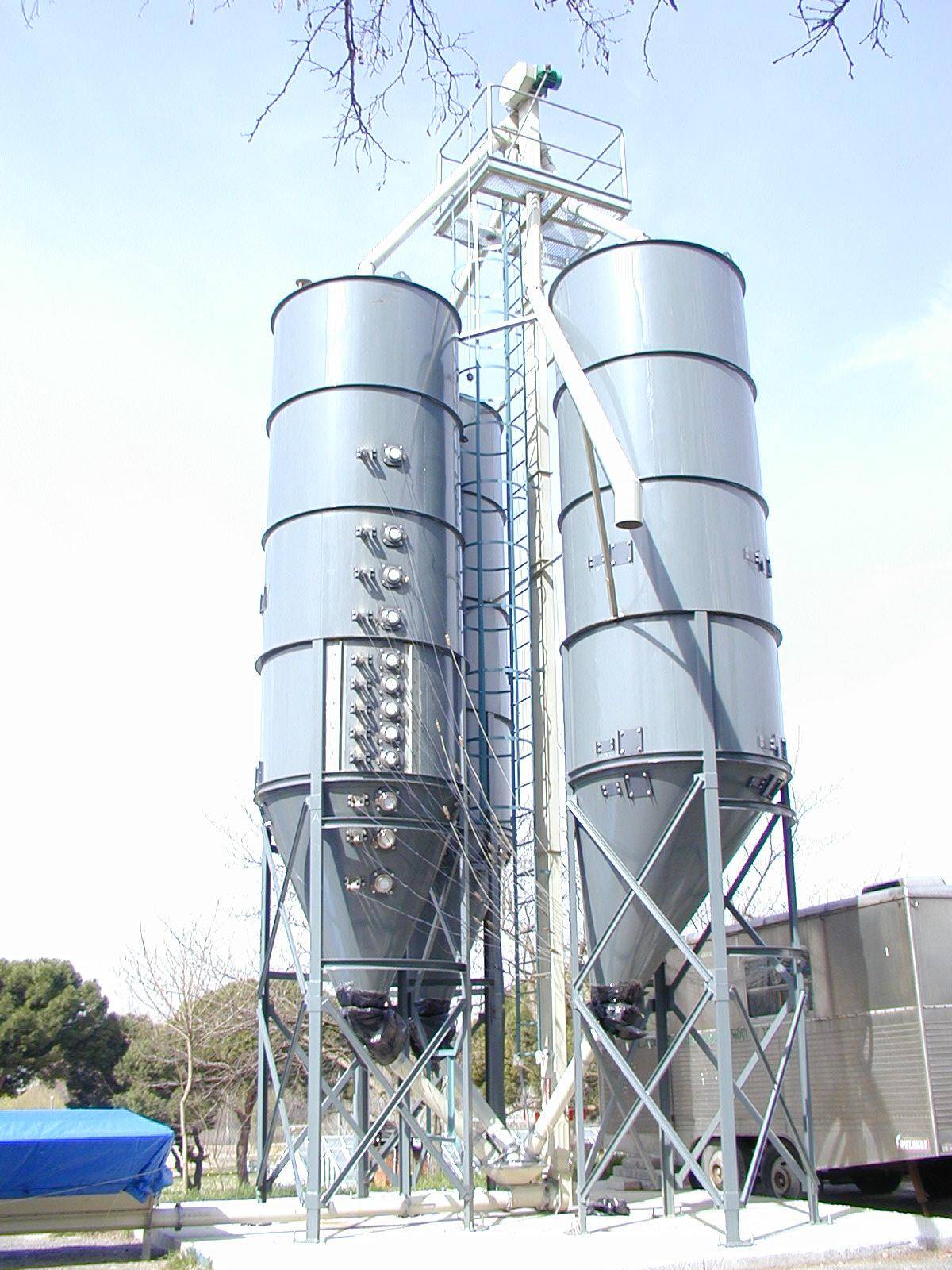 Investigadores de León caracterizan cómo siete materiales agrícolas pueden explotar en silos
