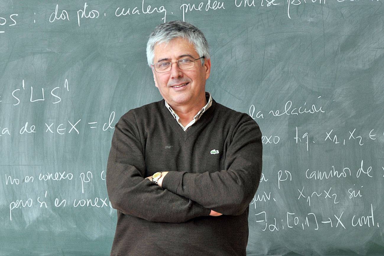 Enrique Macías