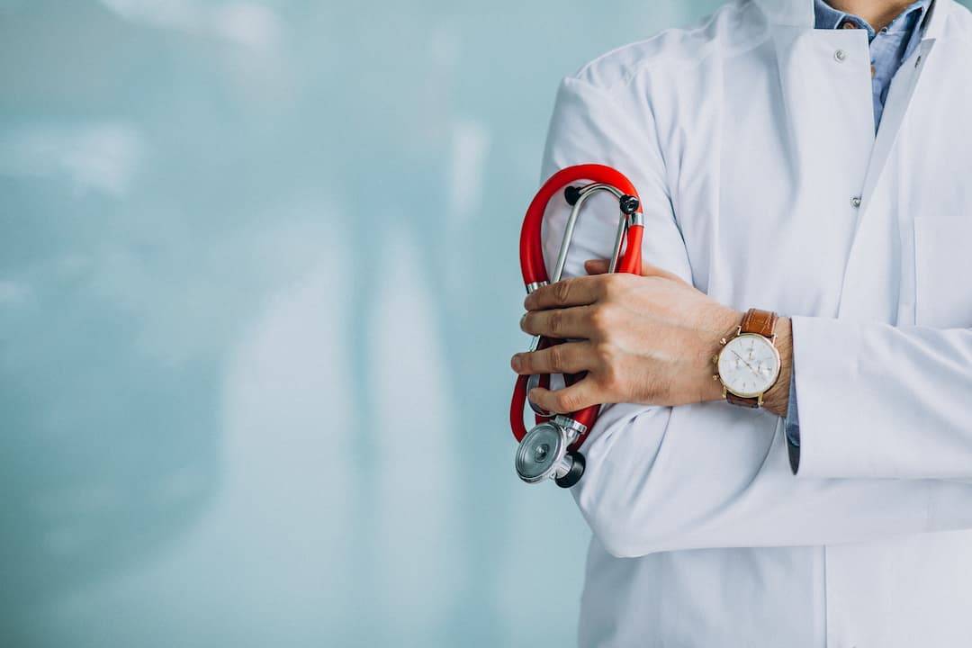 médico con bata