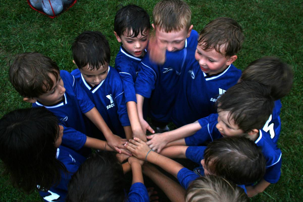 Cooperation among humans, a question of age 
