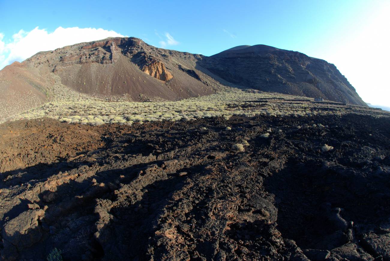 La creación del nuevo volcán submarino en El Hierro produjo la expulsión de una gran cantidad de material magmático y gases. / Cabildo El Hierro.