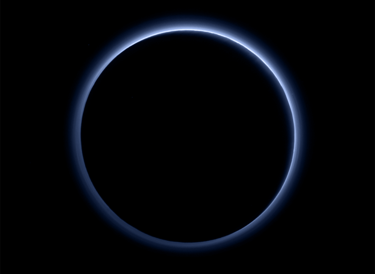 La nave New Horizons descubre cielos azules y agua helada en Plutón