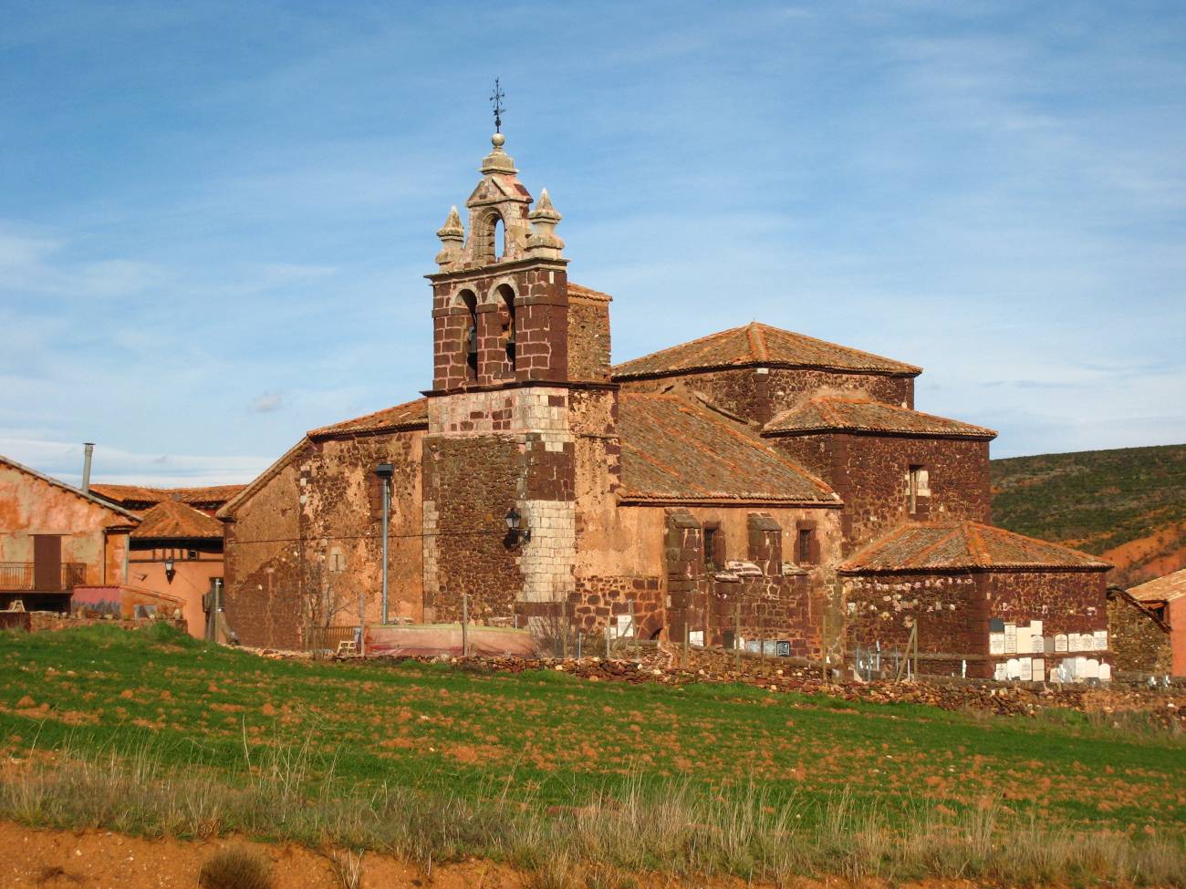 La particular geología que da color a un pueblo segoviano 
