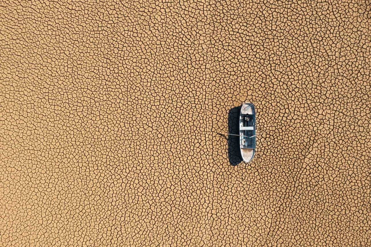 Imagen del suelo con grietas por la falta de agua