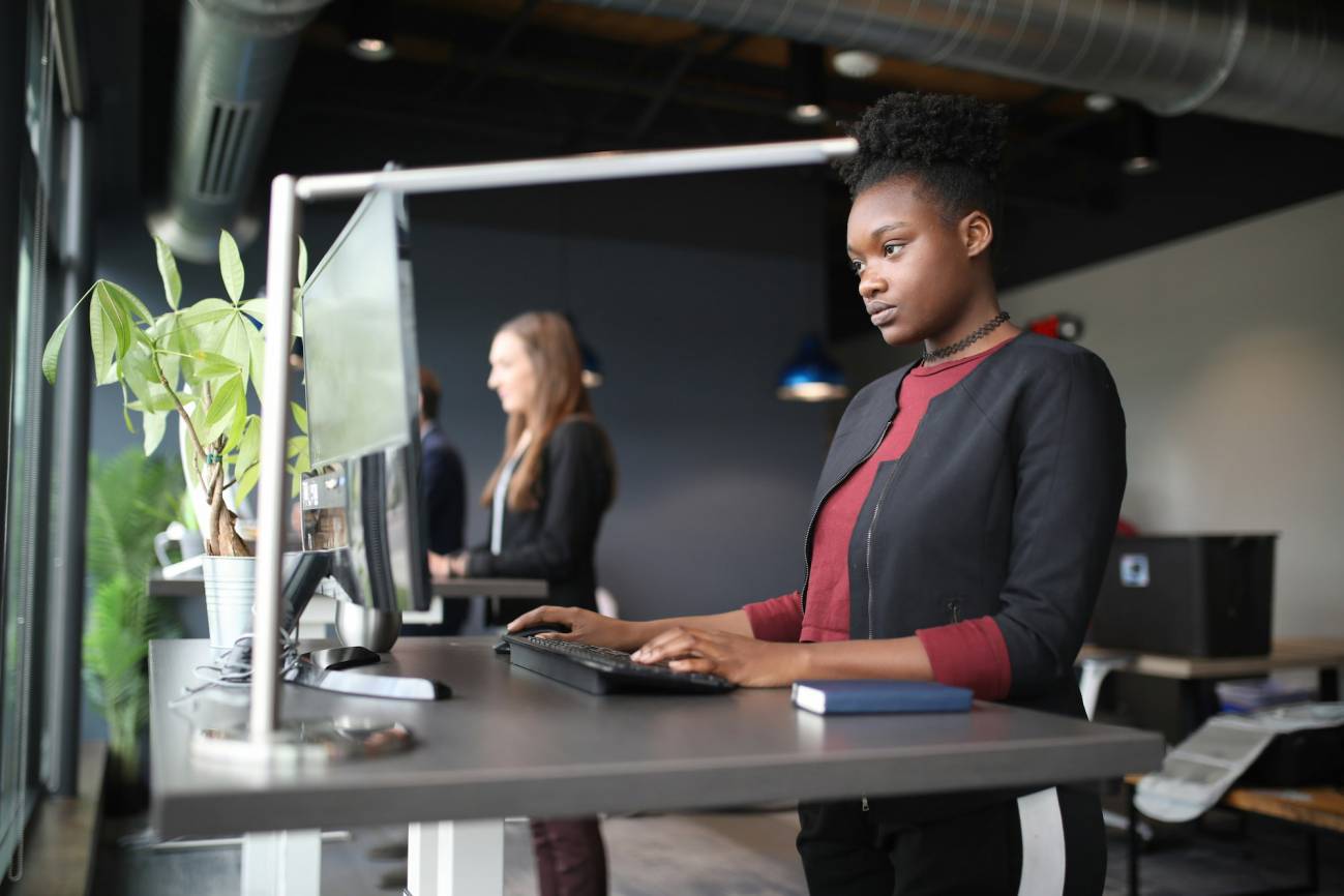 Las acomodaciones ergonómicas en el lugar de trabajo apenas aportan beneficios cuando ya hay dolencias