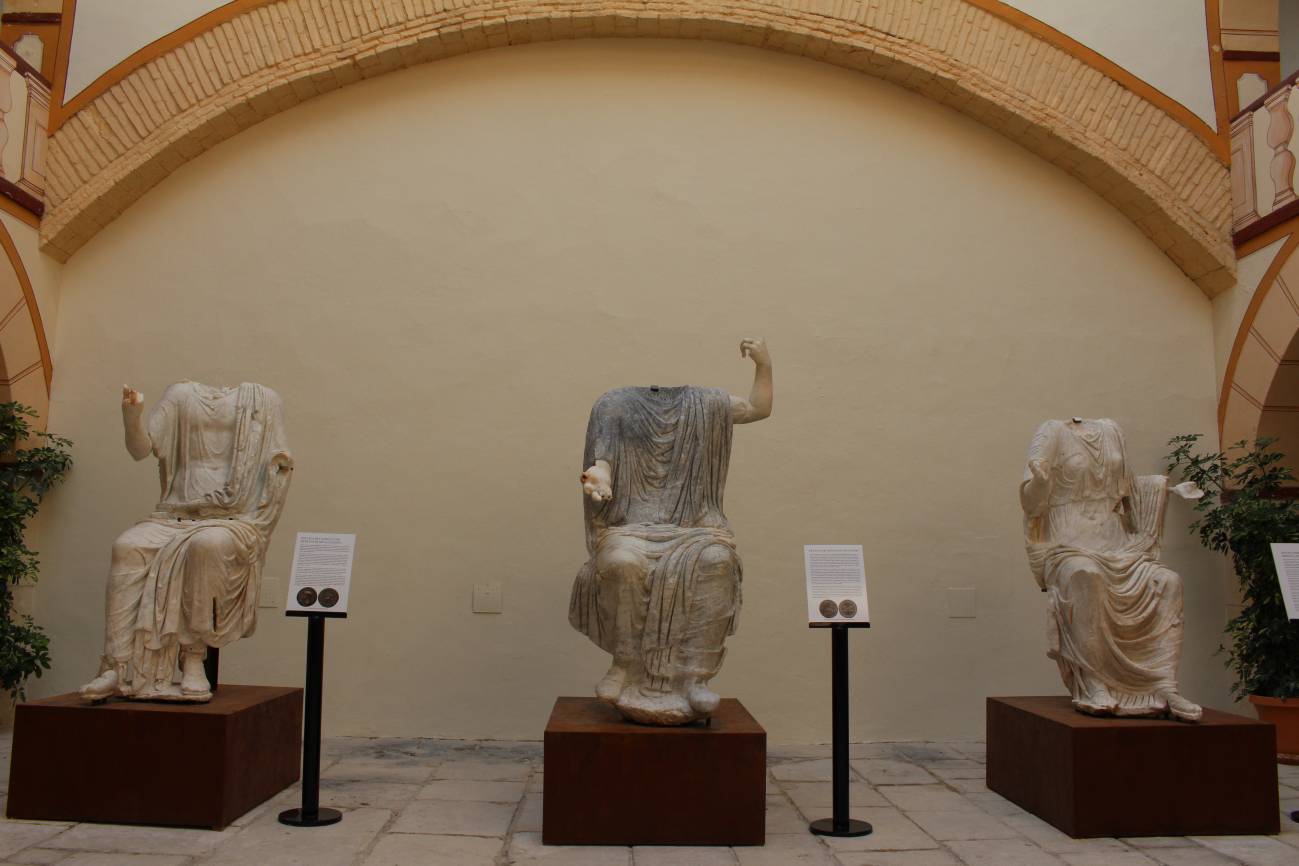 Las estatuas de Augusto, Calígula y Livia muestran sus colores