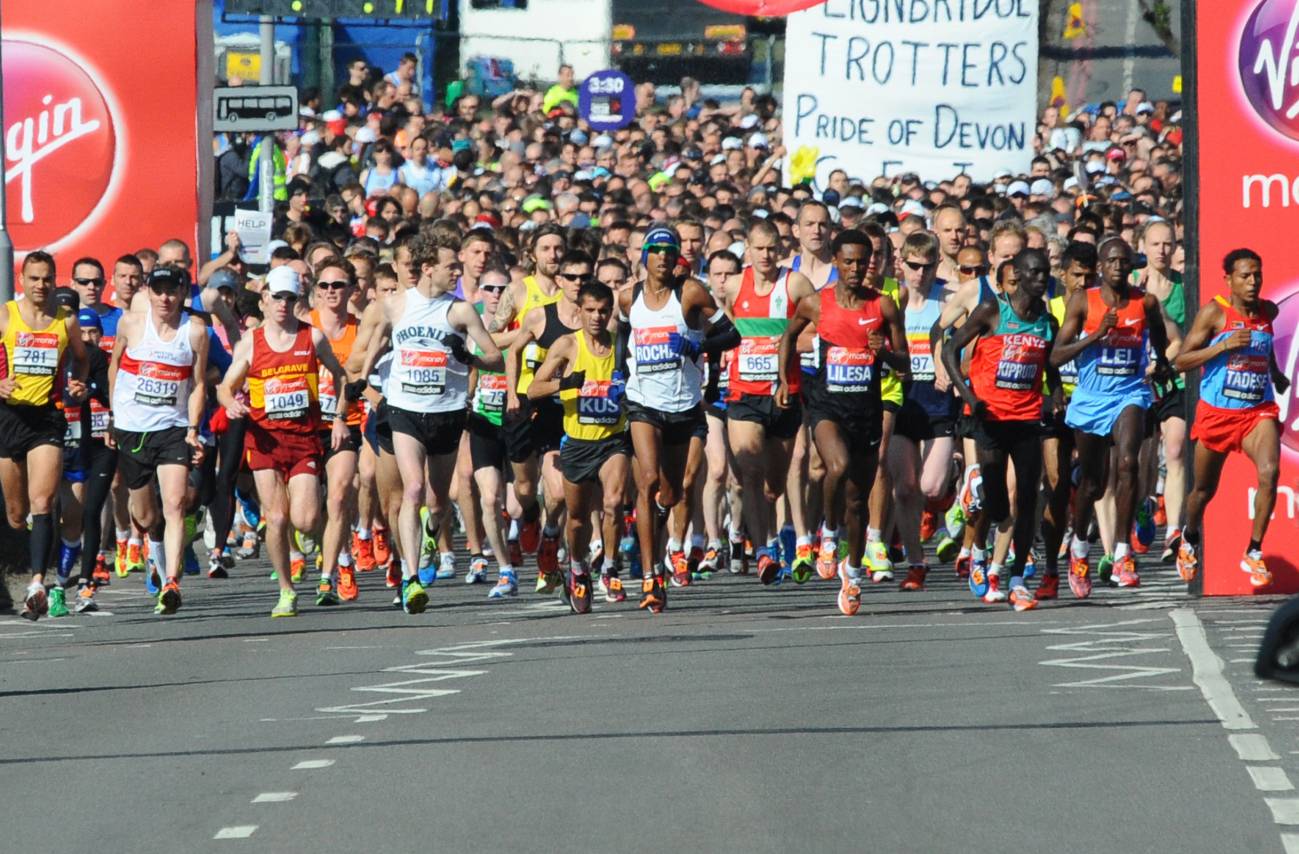 Las marcas de los corredores de maratón evolucionan en forma de U 