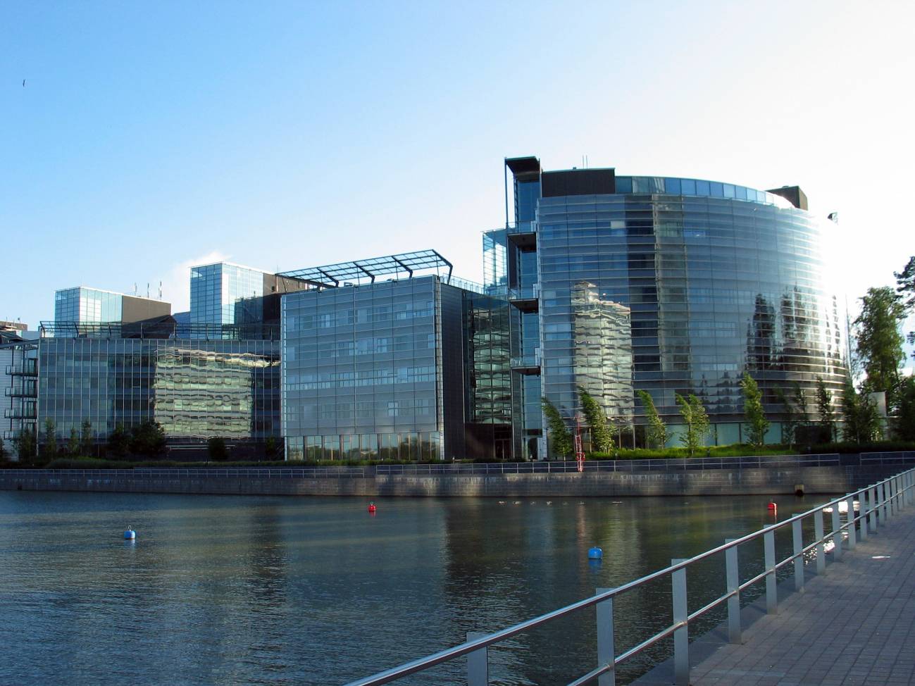 Las multinacionales europeas recortan la inversión en I+D menos que las estadounidenses