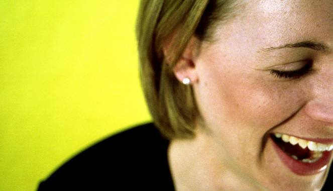 Las personas que se ríen de sí mismas tienen mayor bienestar psicológico