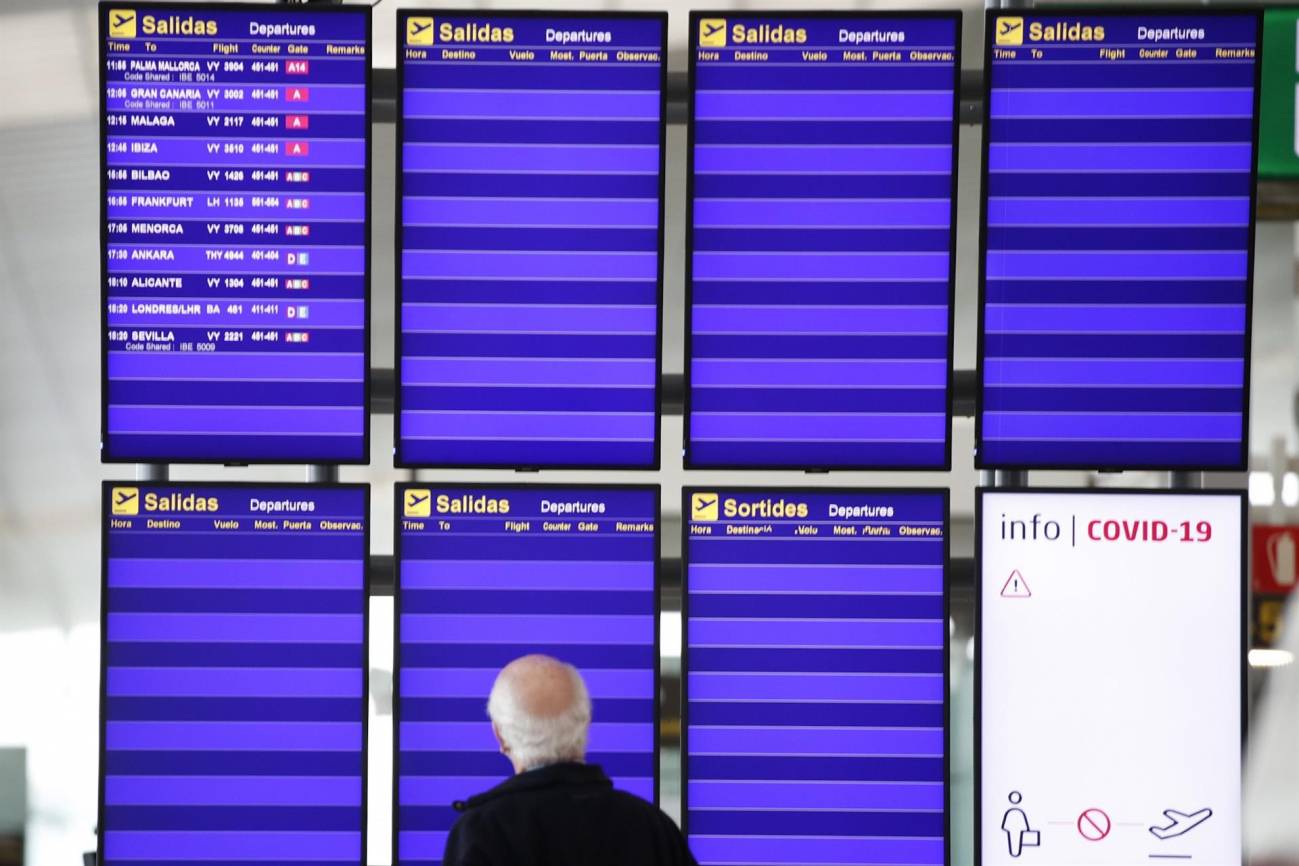 Los aeropuertos de Cataluña, Baleares, Aragón y Navarra, cerrados por el cohete chino