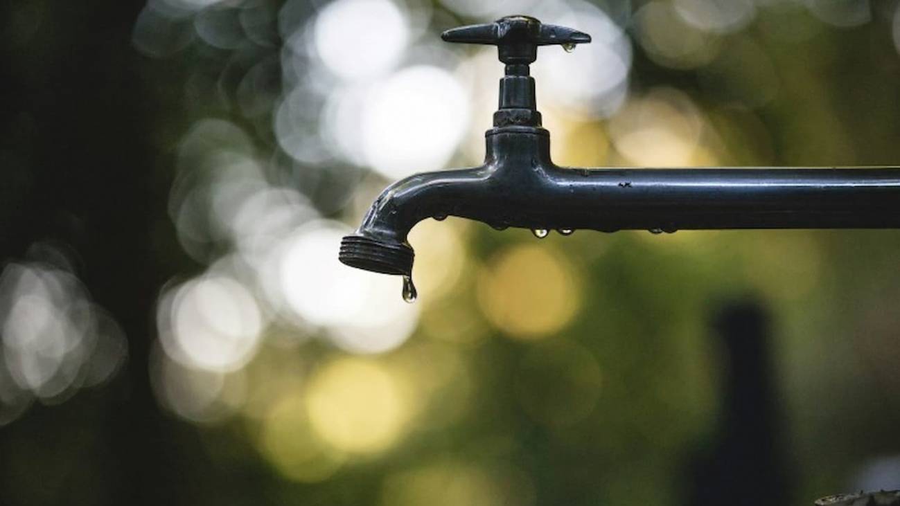 Los metales de las tuberías fomentan el crecimiento de bacterias en el agua 