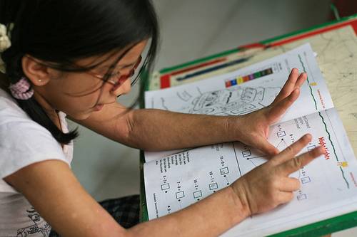 Los niños sordos mejoran su rendimiento en matemáticas cuando mejoran sus habilidades lingüísticas