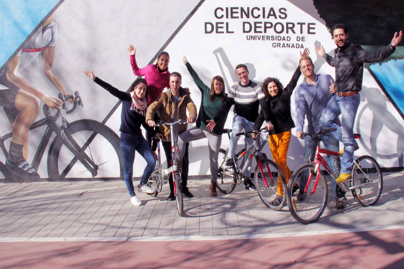 Los autores de esta investigación, en la Facultad de Ciencias del Deporte de la UGR