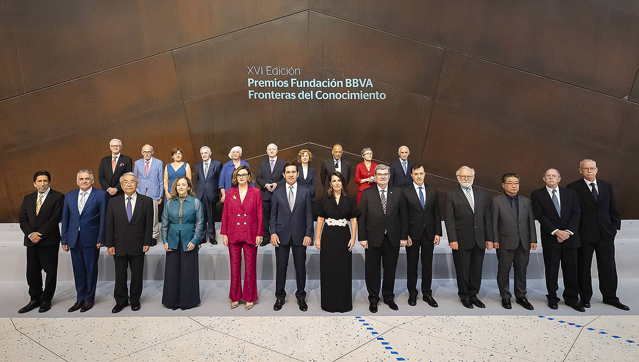 Las autoridades y los premiados en los premios