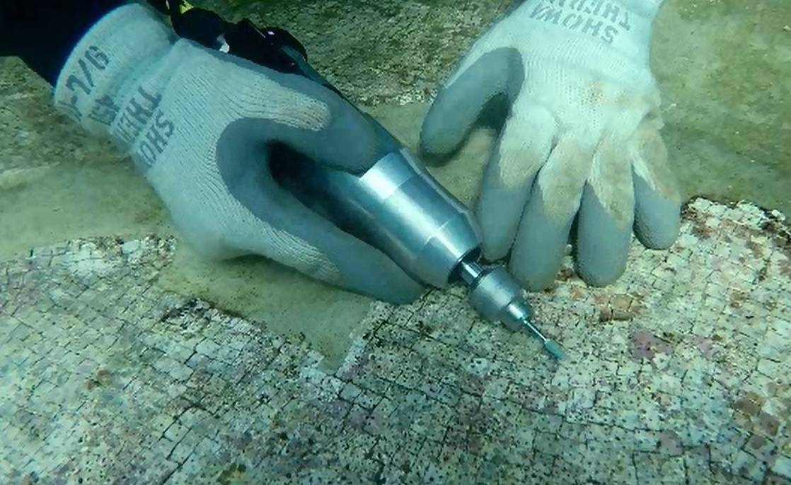Luz y manganeso para descubrir el origen del mármol romano sumergido