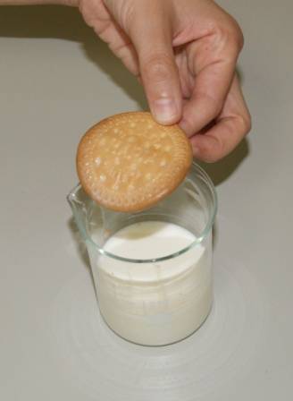 Miden la capacidad de absorción de galletas y madalenas