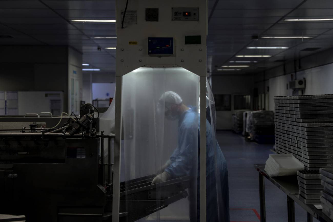 Muere un voluntario de los ensayos de la vacuna de Oxford en Brasil que habría recibido placebo