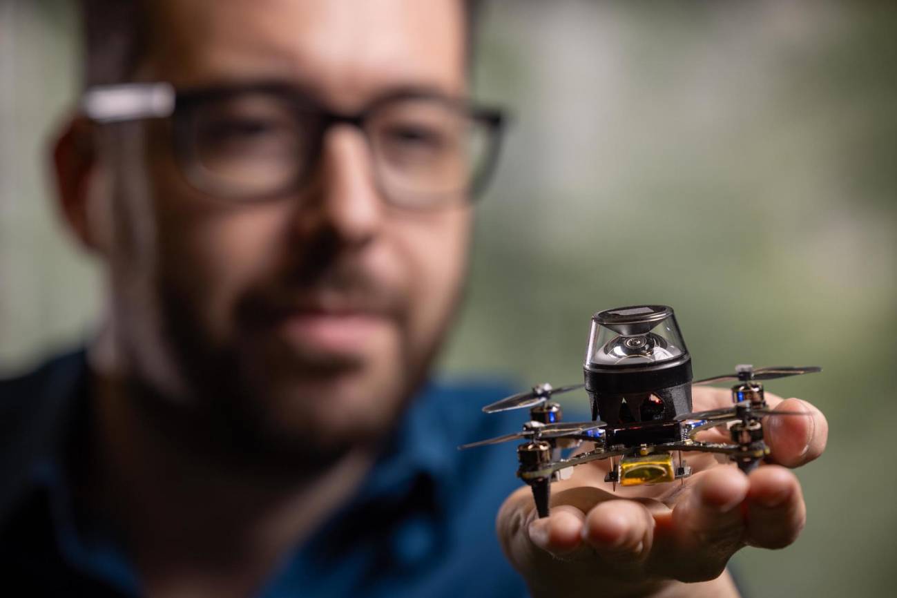 Navegación de diminutos drones inspirada en las hormigas