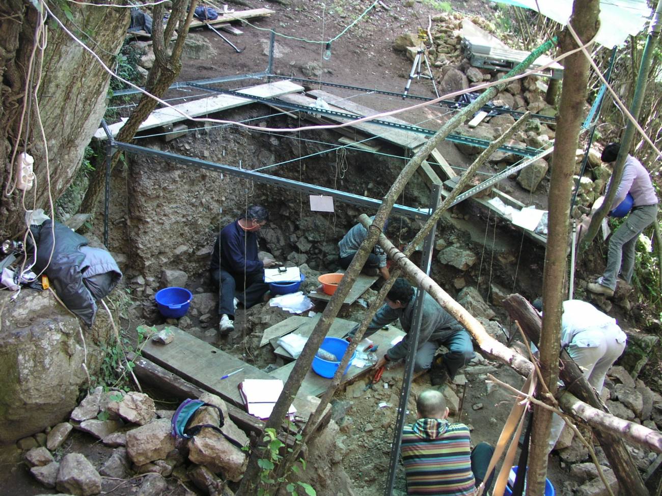 Excavaciones en La Güelga / Jesús F. Jordá.