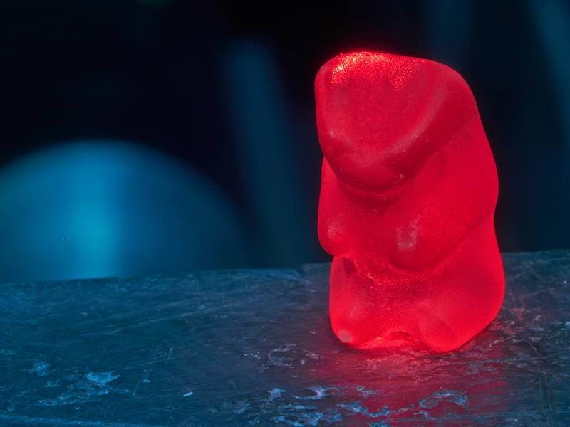 Ositos de gominola bajo fuego antimateria para mejorar las cápsulas medicinales