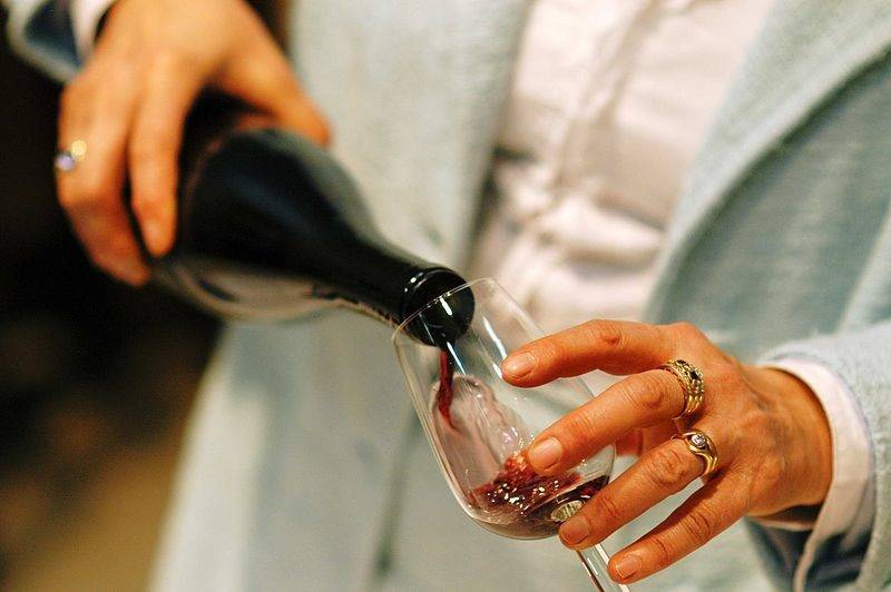 Pequeñas cantidades de alcohol no deterioran la función física en mayores
