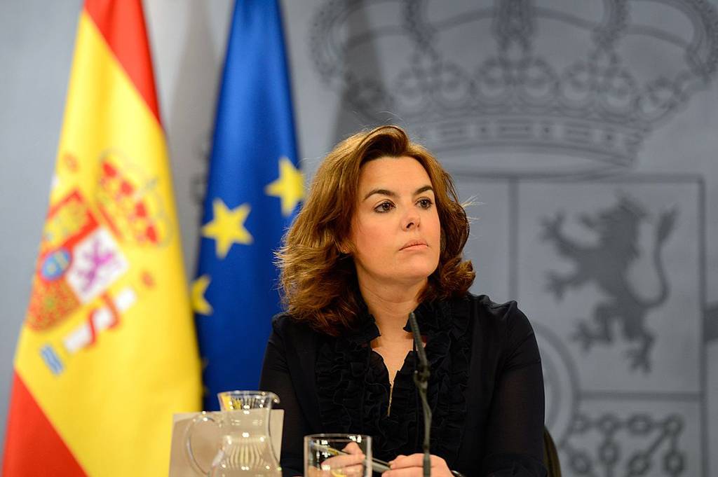 ¿Por qué a ellas se les llama por su nombre y a ellos por su apellido?