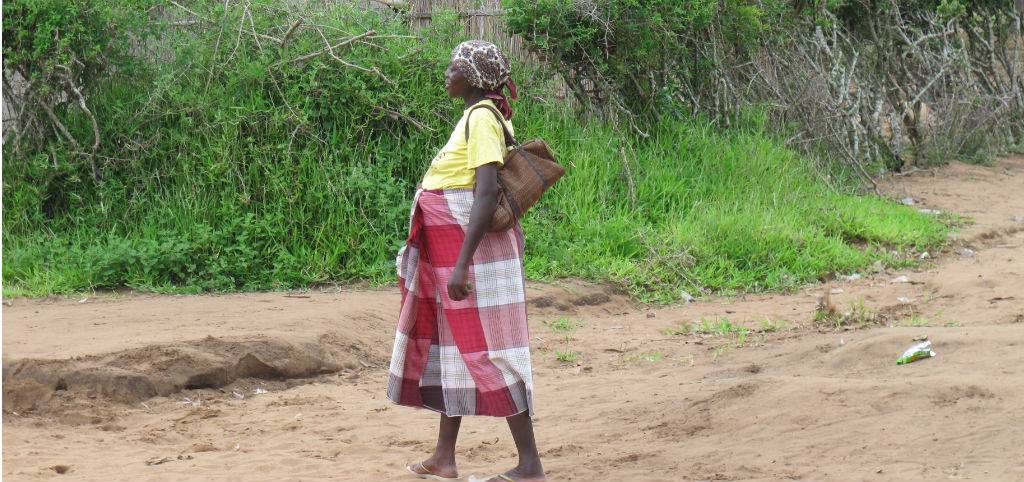 mujer africana embarazada