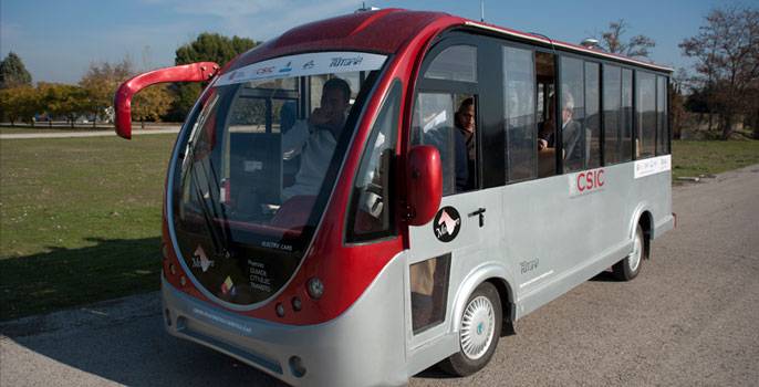 Presentan un prototipo de vehículo automático para el transporte público