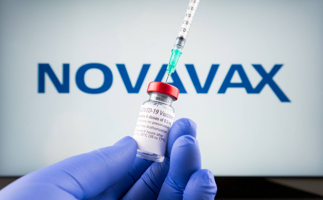 Qué sabemos sobre la nueva vacuna de Novavax contra la covid-19 