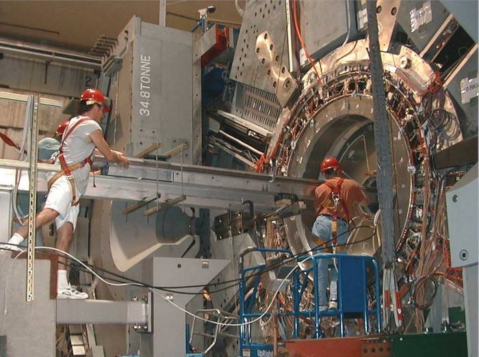 Revelan las características de una de las partículas más ligeras del universo, clave para la formación de materia