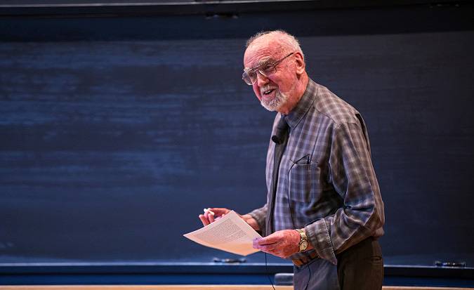 Robert Langlands gana el Premio Abel 2018 por unificar áreas matemáticas