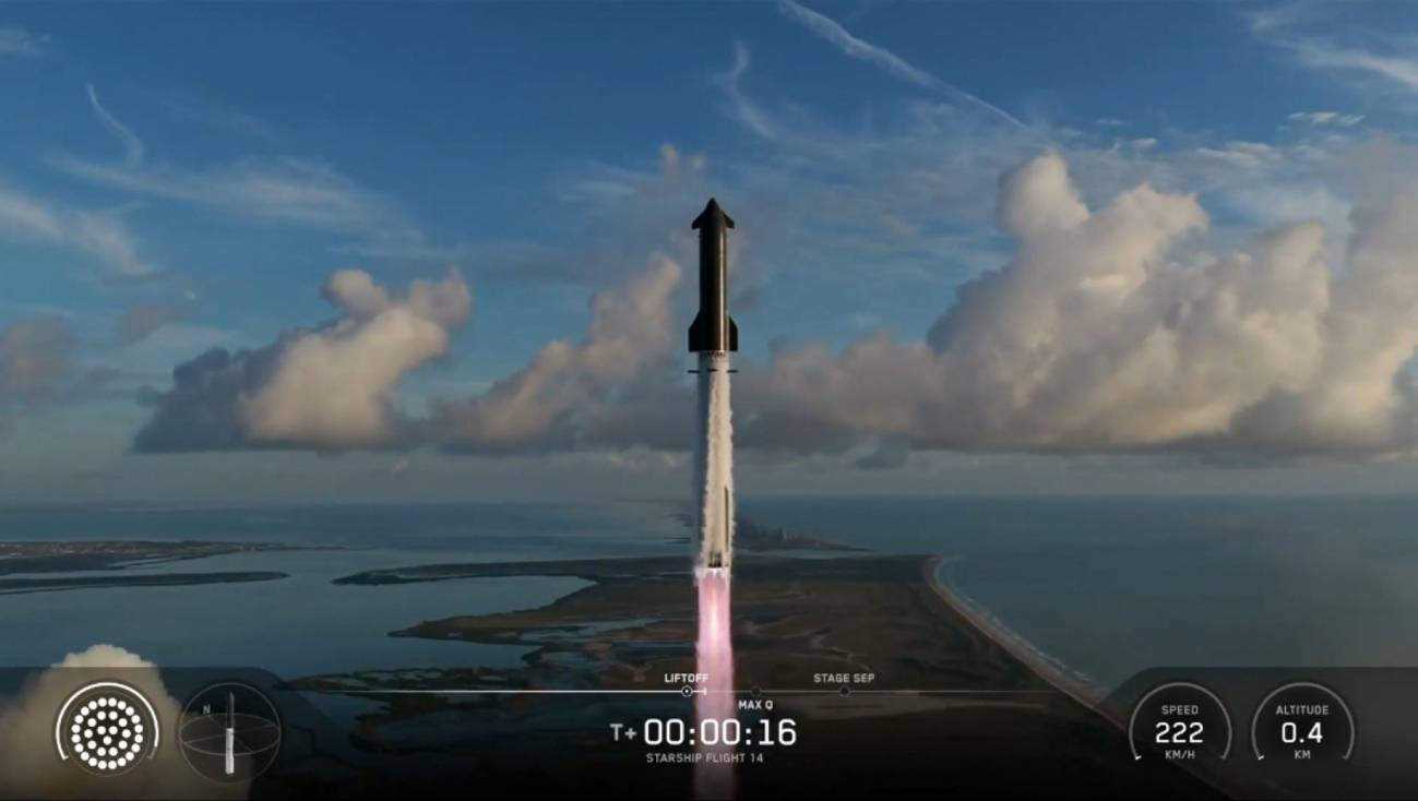 Starship ameriza con éxito tras su primer viaje alrededor de la Tierra 