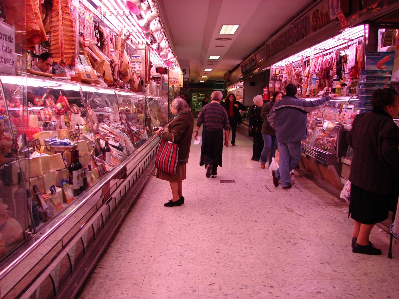 Tardamos media hora menos que hace cuatro años en hacer la compra semanal de alimentos